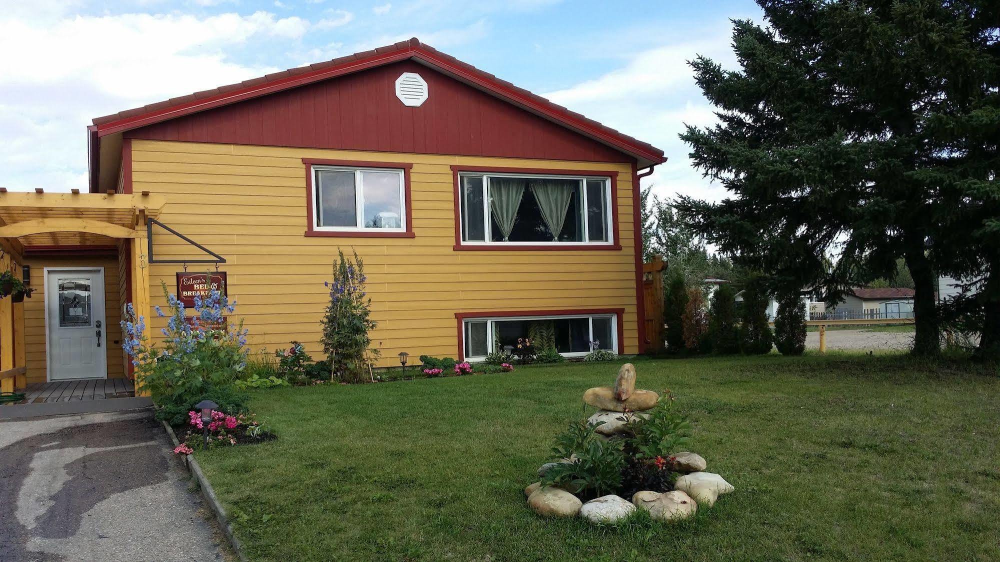 Eileen's Bed & Breakfast/Guest House Hay River Extérieur photo