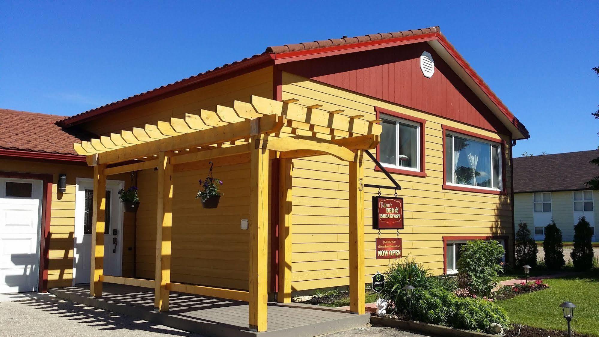Eileen's Bed & Breakfast/Guest House Hay River Extérieur photo