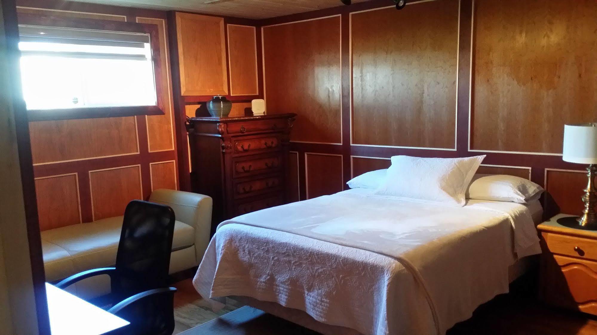 Eileen's Bed & Breakfast/Guest House Hay River Extérieur photo