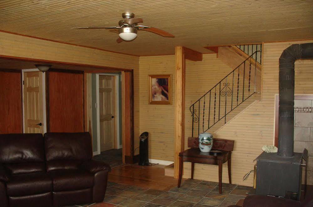 Eileen's Bed & Breakfast/Guest House Hay River Extérieur photo